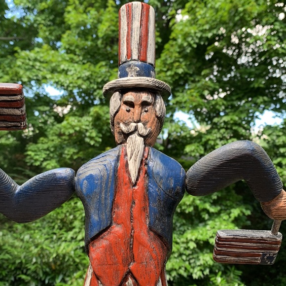 Hand carved wooden figure Uncle Sam holding flags by D. Gregan - Picture 8 of 15